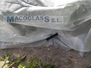 Uso de clavo para manta térmica